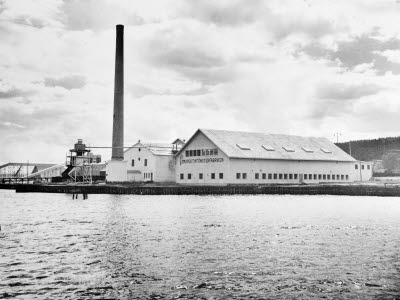 Sundsvalls fönsterfabrik, Kubikenborg. Exteriör från sjösidan, 1948. 