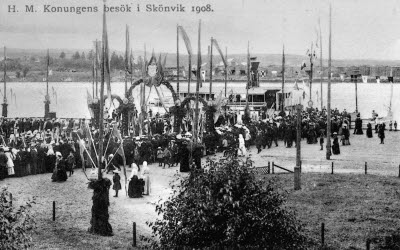 Kung Gustaf V besöker den nyuppförda sulfitfabriken i Ortviken under Erikgatan 31 augusti 1908.