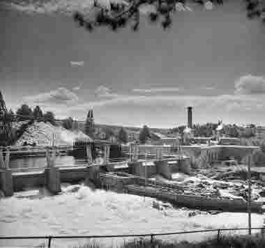 Dammen med sliperiet i bakgrunden, 1944.Matfors pappersbruk 1917-1990
