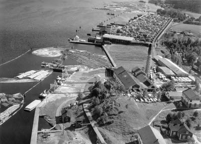 Sågen, exteriör från flyg 1937.(Foto: AERO-MATERIAL AB, nr 1371). Sunds sågverk 1857-1947