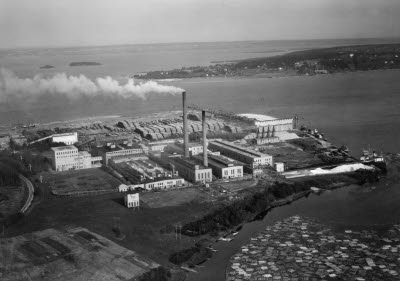 Fabriken, exteriör från flyg från S 1948. (Foto:Bladh Oscar nr: A2-1464-48). Östrands sulfatfabrik 1931-