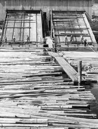 Vedintaget till kaphuset 1956. Svartviks sulfitfabrik 1907-1974.
