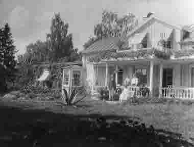 Herrgården, exteriör sommar 1900 ca. Rossö sågverk.
