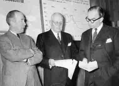 Bankdirektör P Wåhlin, Göransson, Gustaf, direktör Axel Enström och  1953. Porträttgalleri