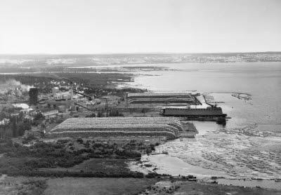 Flygbild över sulfitfabriken i Fagervik 1937. Fagerviksverken, Vifstawarfs sulfitfabrik, drevs mellan 1912-1967. 